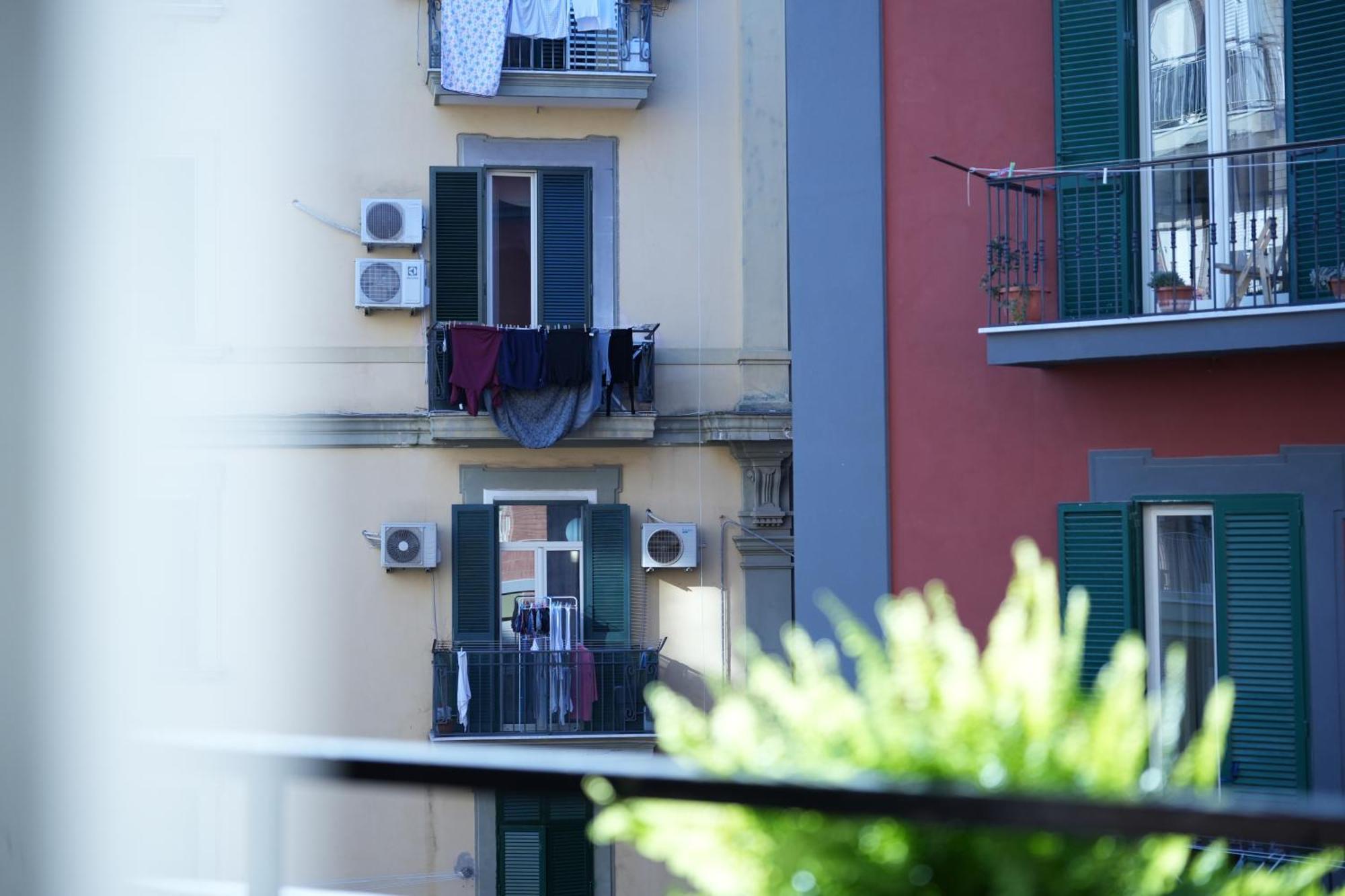 Panorama Vesuvius Affittacamere Guesthouse With Lift Near To Subway In Napoli Center Kültér fotó